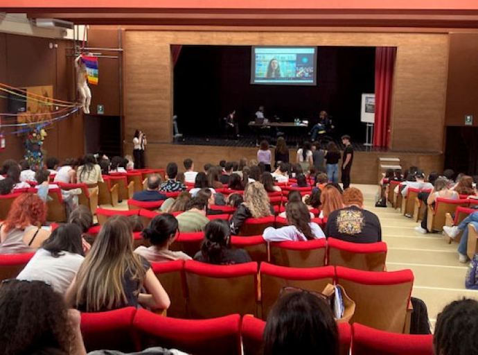 Edoardo Tresoldi incontra gli studenti del Federico II di Corato: ed è stupore e meraviglia